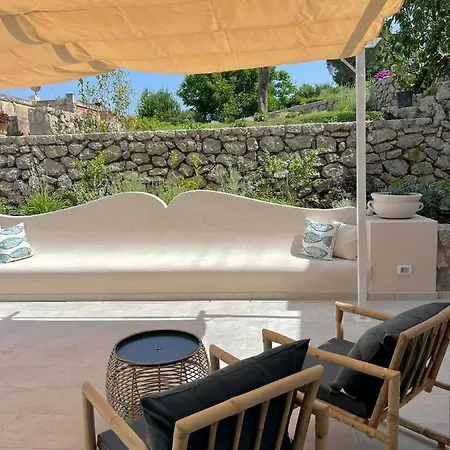 Amami Bed & Breakfast 4*